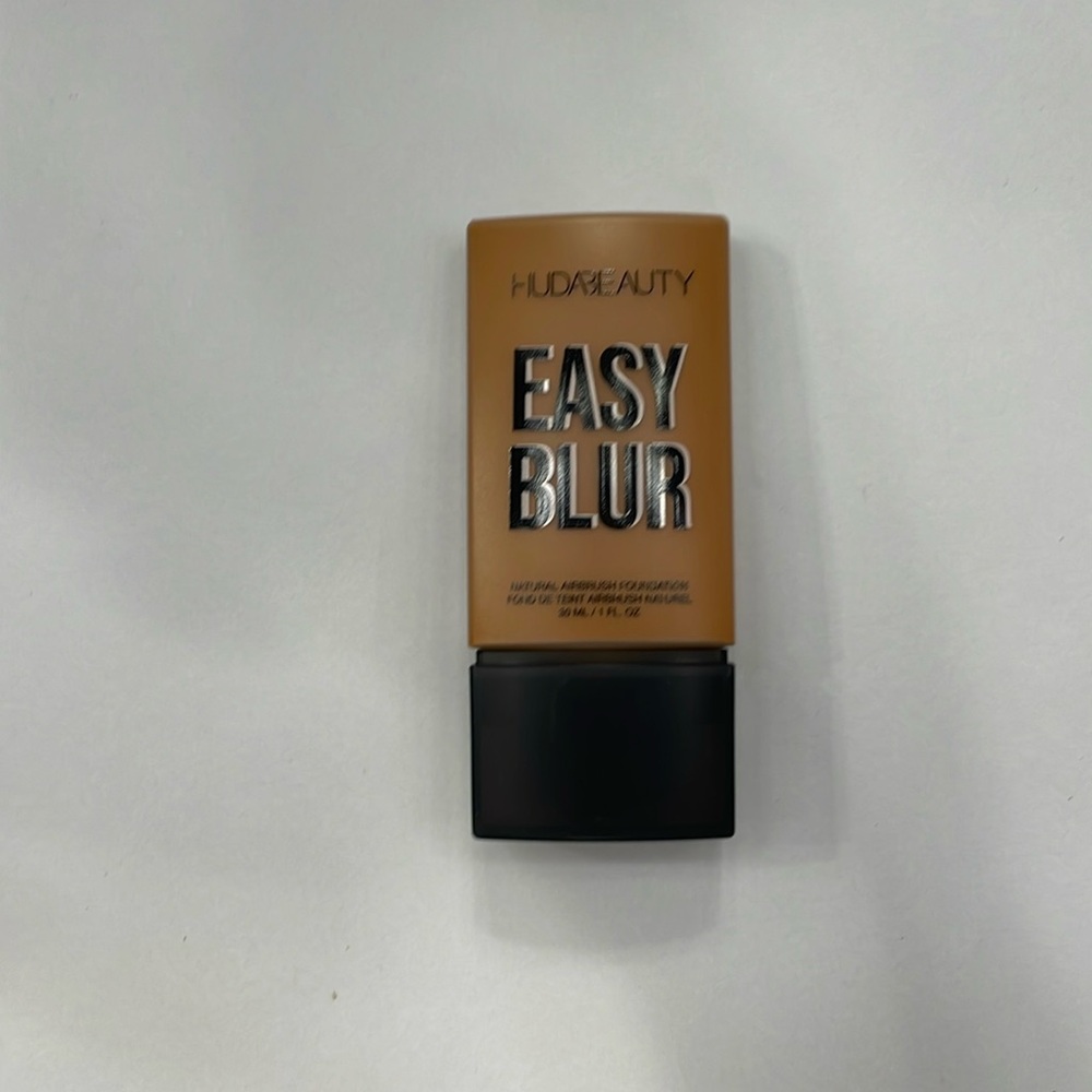 Huda Beauty Easy Blur Foundation - Cinnamon 440G 🤎